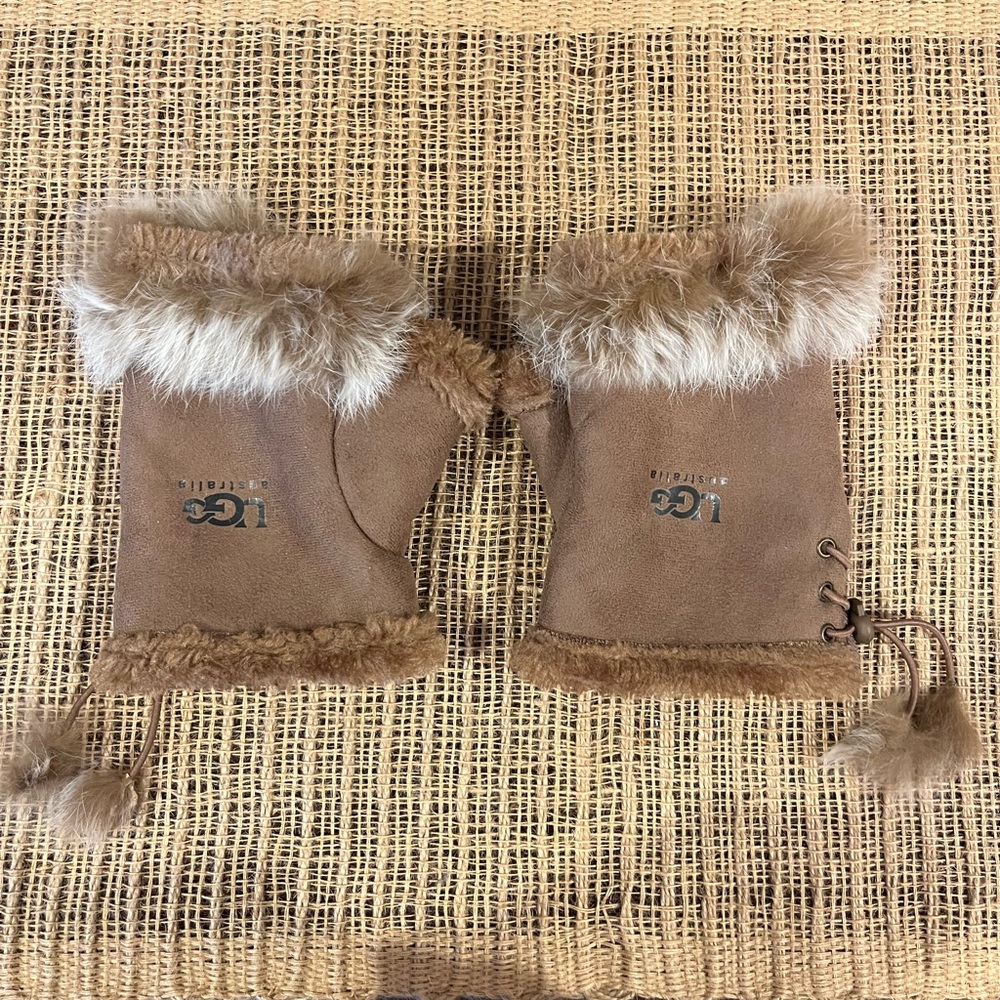 UGG fingerless gloves with Faux fur, suede.